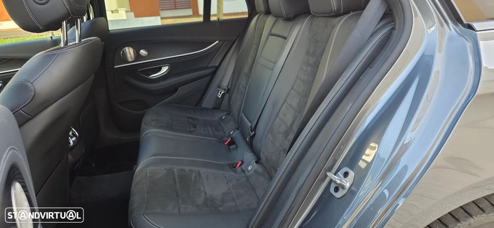 Mercedes-Benz E 300 de 4Matic 9G-TRONIC AMG Line - 13