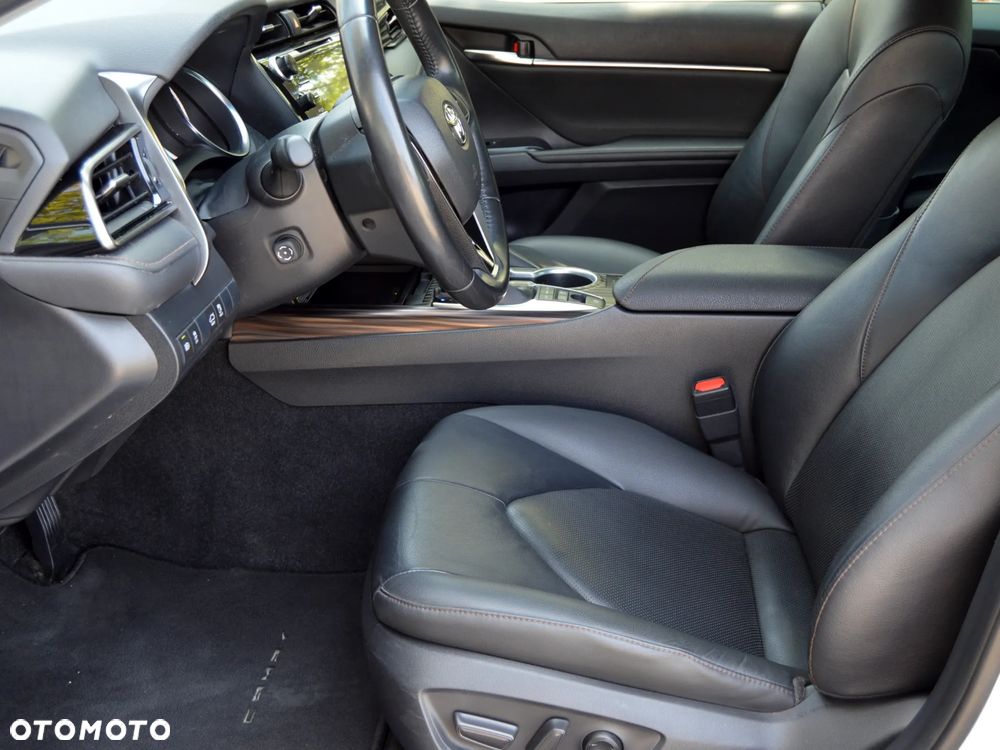 Toyota Camry 2.5 Hybrid Executive CVT - 6