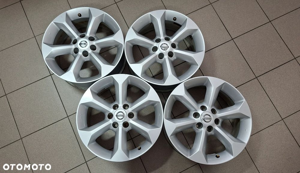 Felgi Aluminiowe 17 Nissan Pathfinder 6x114.3 ET 30 - 1