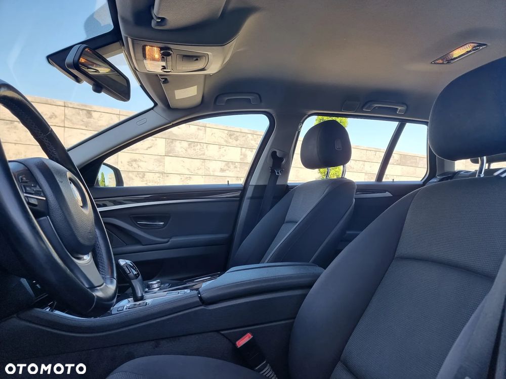 BMW Seria 5 520i Touring Sport-Aut - 6