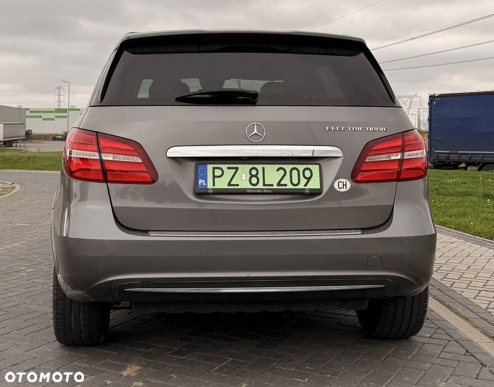 Mercedes-Benz Klasa B (Electric Drive) 250 e - 12