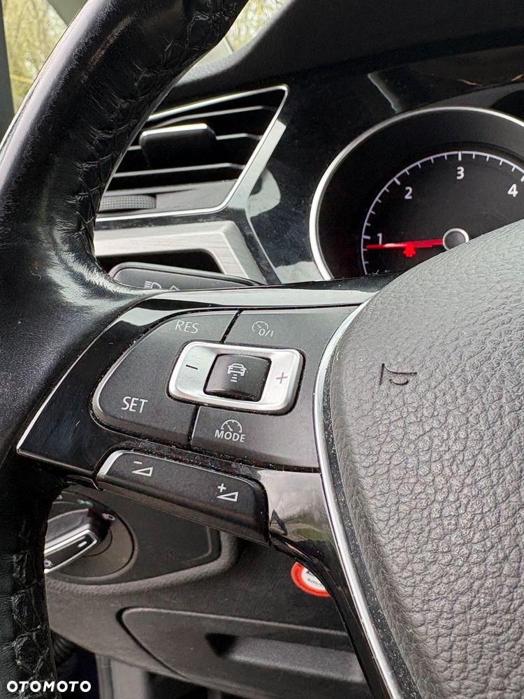 Volkswagen Touran 1.6 TDI BMT SCR Comfortline - 16