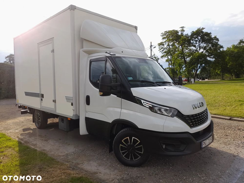 Iveco DAILY 35s180 silnik 3.0 180koni HI-matic Automatyczna skrzynia biegów FULL Wyposażenie!!! KONTENER 8 PALET 430X220X240 wysoki!! winada PALFINGER  Polski salon GWARANCJA przebiegu!!! - 1