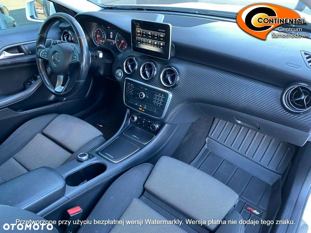 Mercedes-Benz GLA - 8