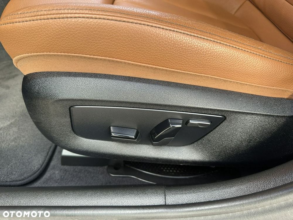 BMW Seria 5 520d xDrive - 13