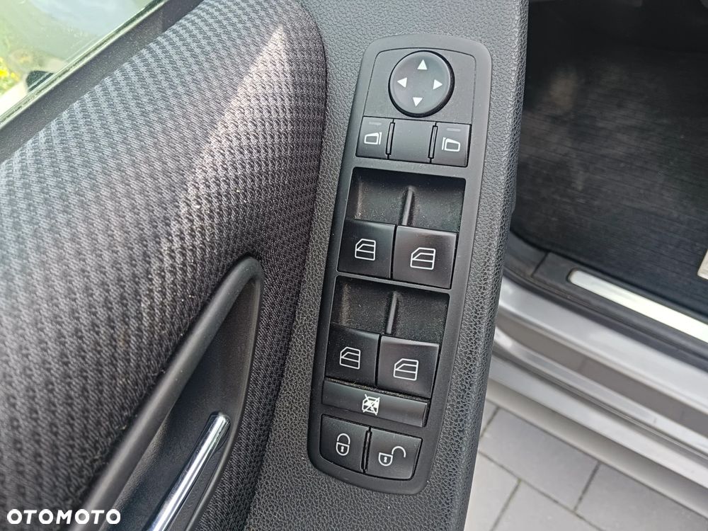 Mercedes-Benz Klasa B 160 BlueEFFICIENCY SPORT EDITION - 25