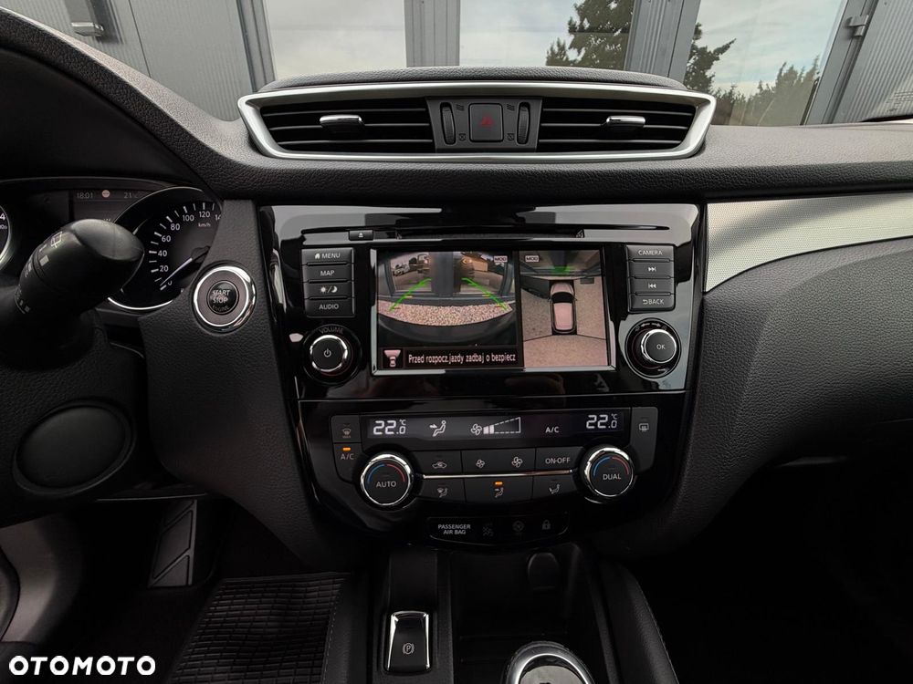 Nissan Qashqai 1.3 DIG-T N-Connecta DCT - 33