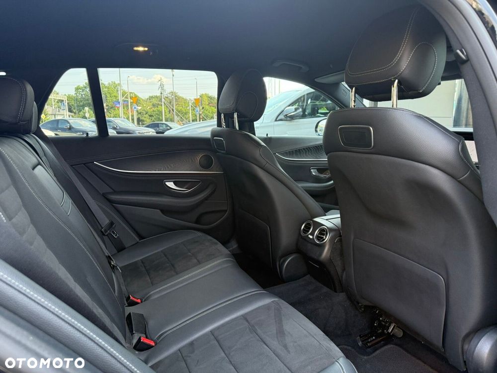 Mercedes-Benz Klasa E 300 de AMG - 19