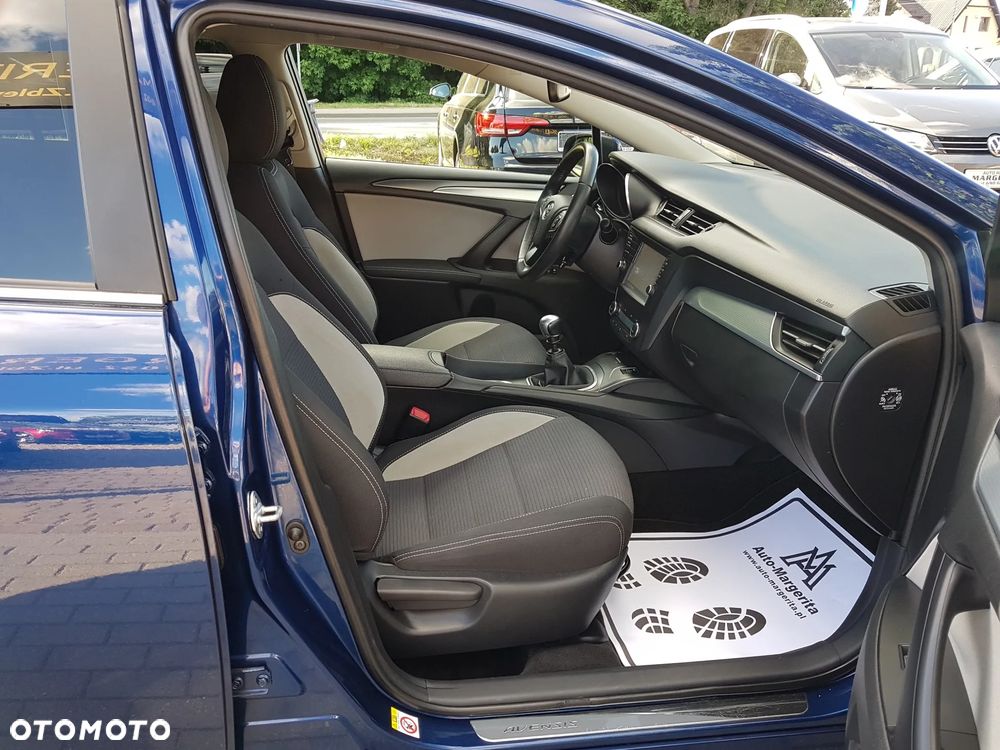 Toyota Avensis Touring Sports 1.8 Team Deutschland - 10