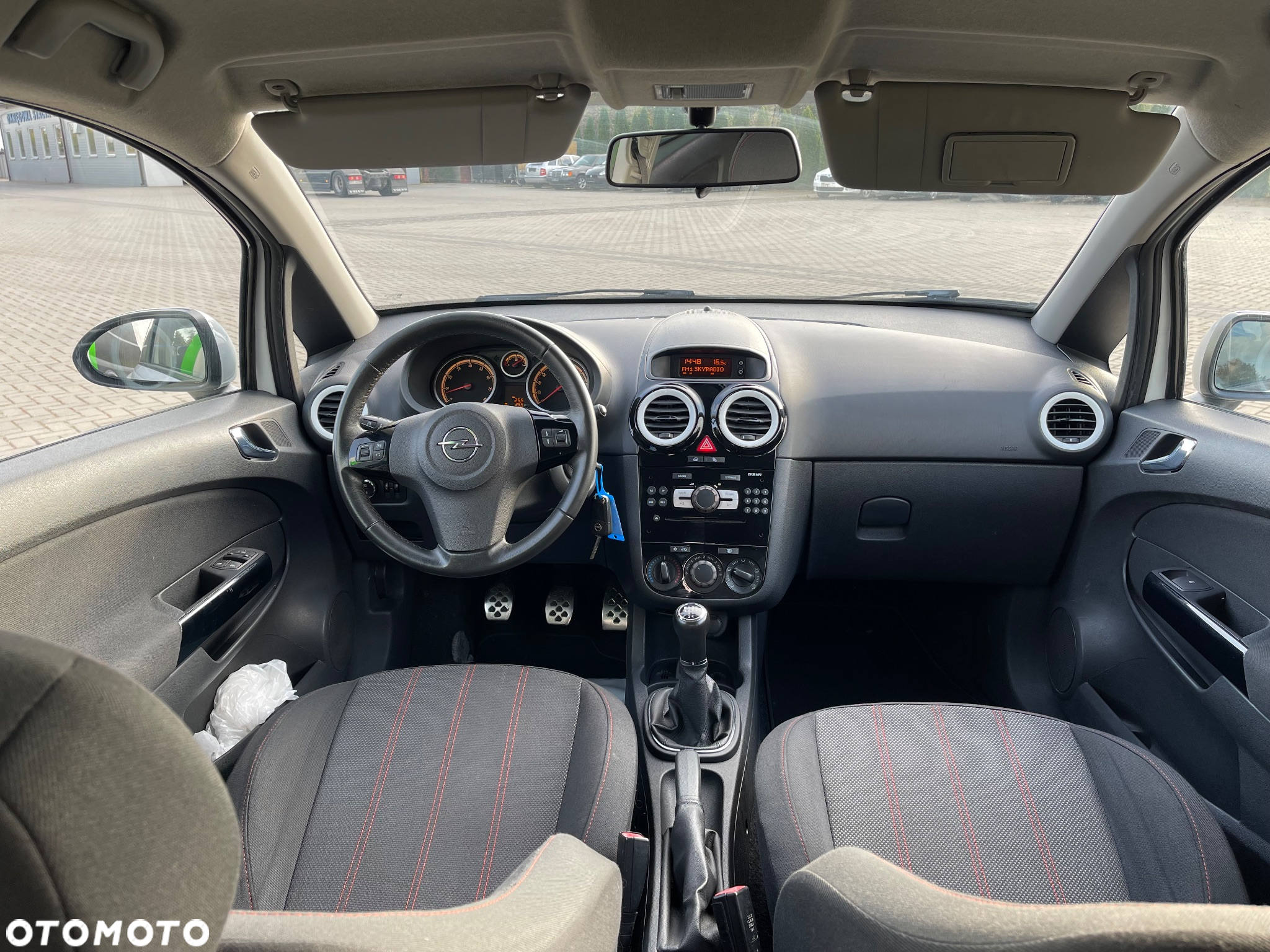 Opel Corsa 1.4 16V Cosmo - 35