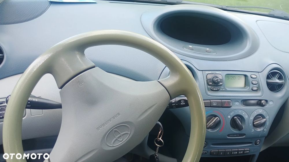 Toyota Yaris 1.0 Terra - 9