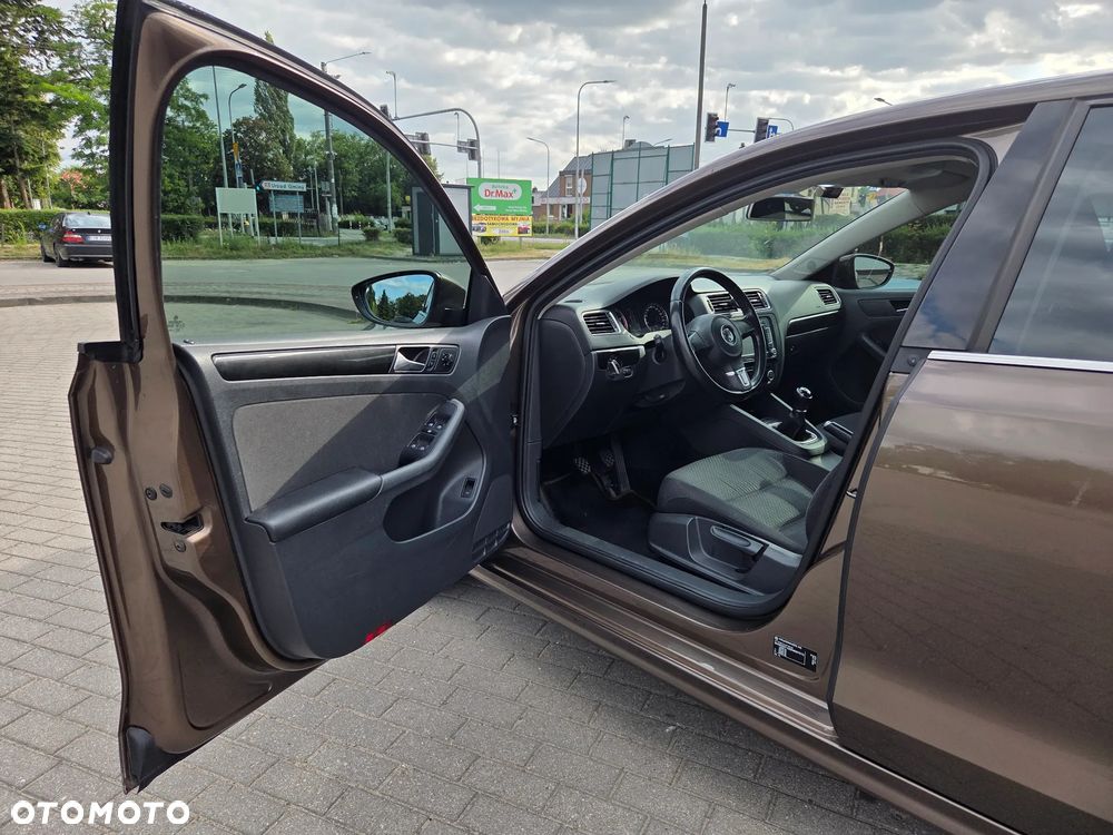 Volkswagen Jetta 1.2 TSI Comfortline - 16