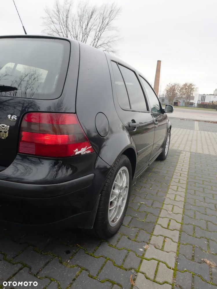 Volkswagen Golf - 6