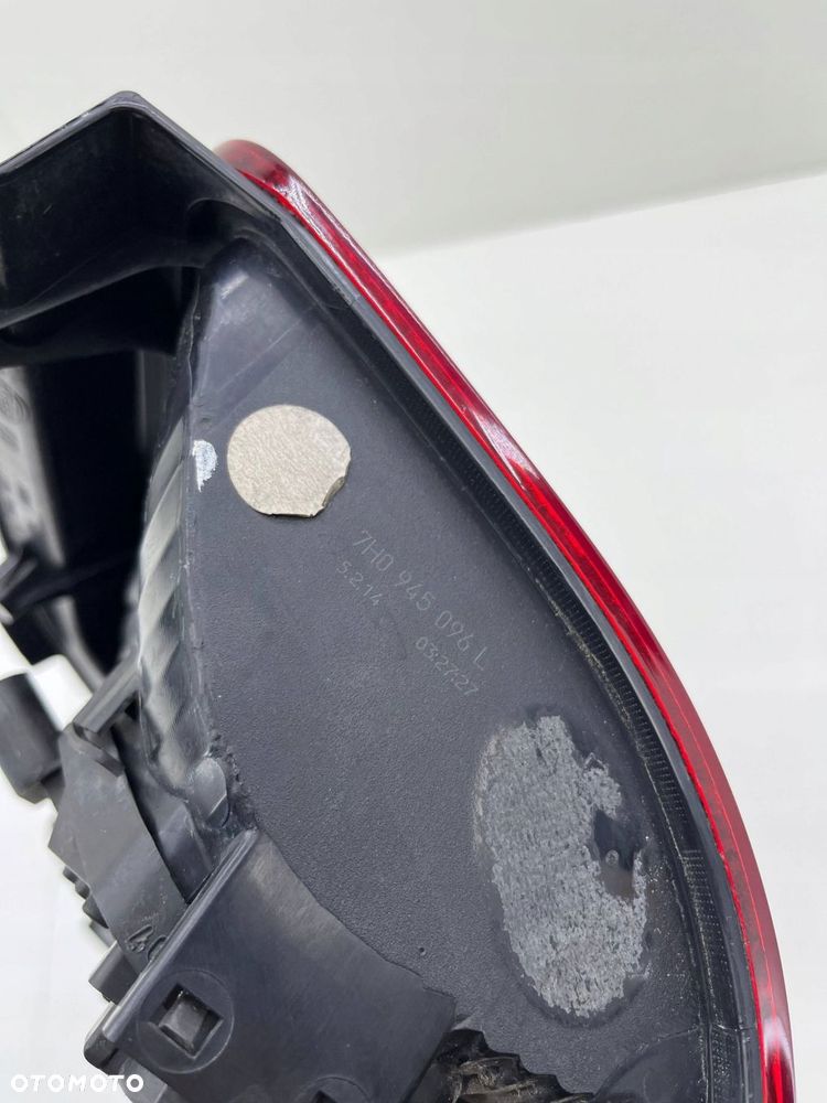 VW TRANSPORTER T5 LIFT LAMPA PRAWA TYŁ 7H0945096L - 6