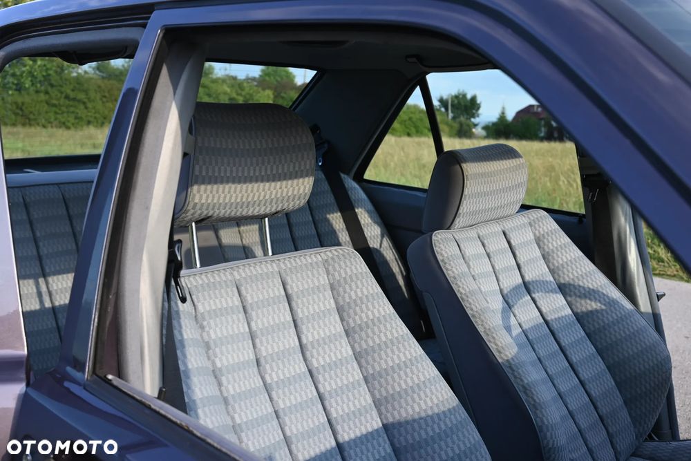 Mercedes-Benz W201 (190) - 13