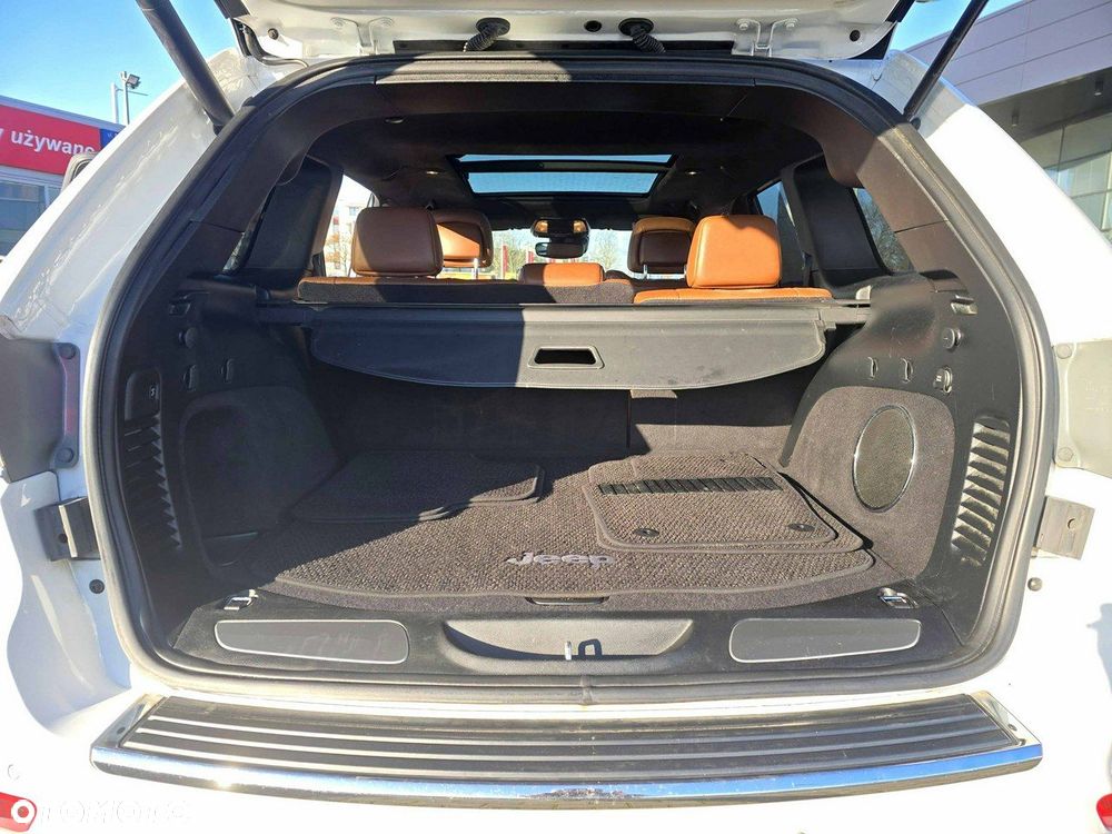 Jeep Grand Cherokee - 24