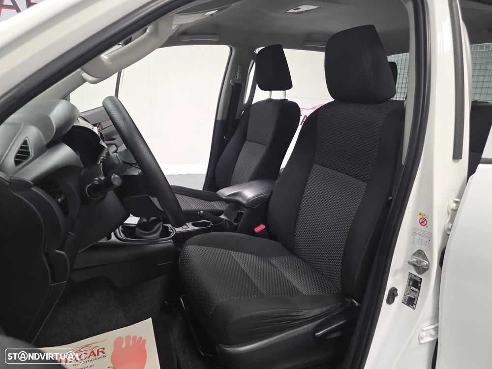 Toyota HILUX 2.4 D-4D 4WD CD CH - 42