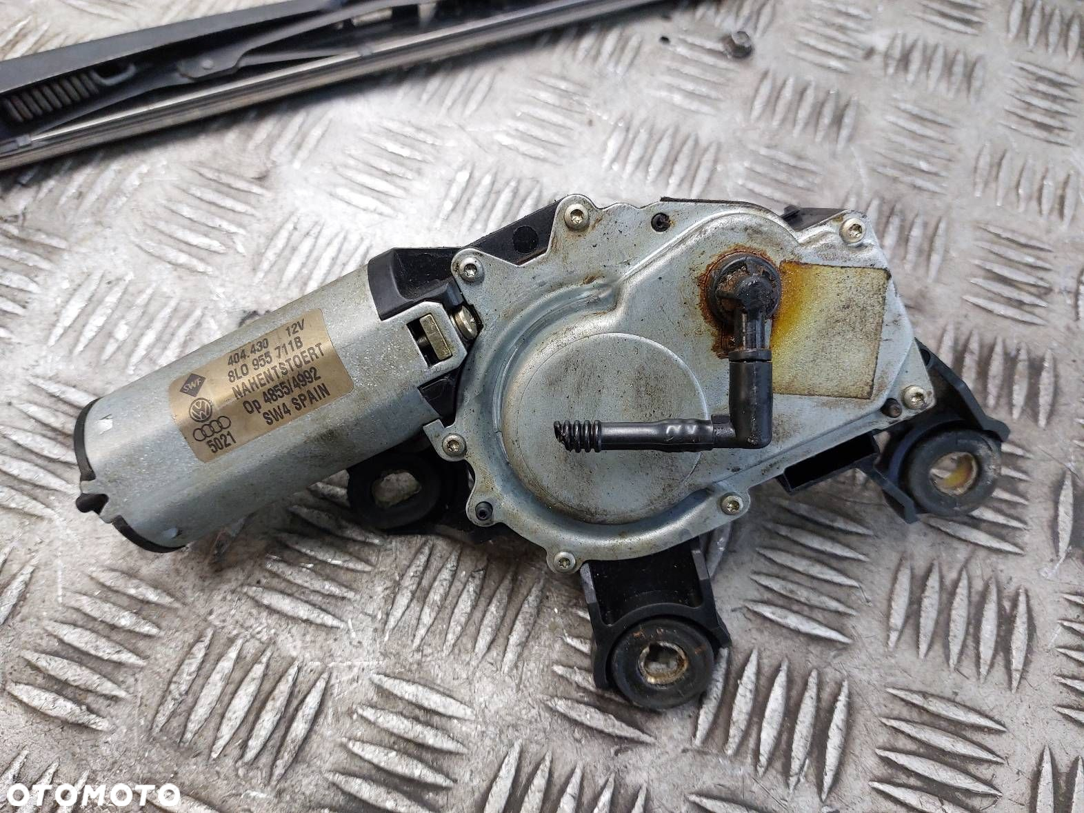 SILNICZEK WYCIERACZKI TYŁ + RAMIĘ AUDI A4 B5 KOMBI AVANT 8L0955711B - 4