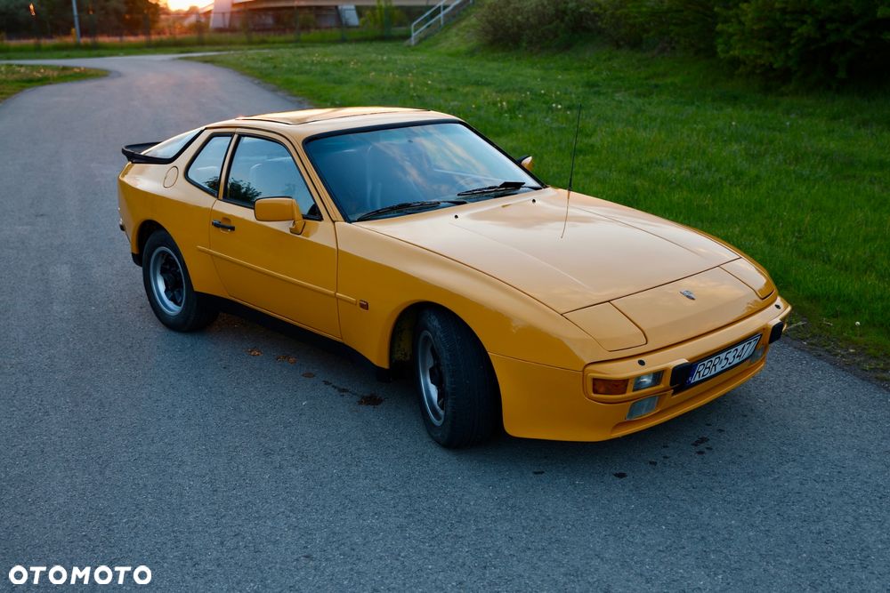 Porsche 944 - 8