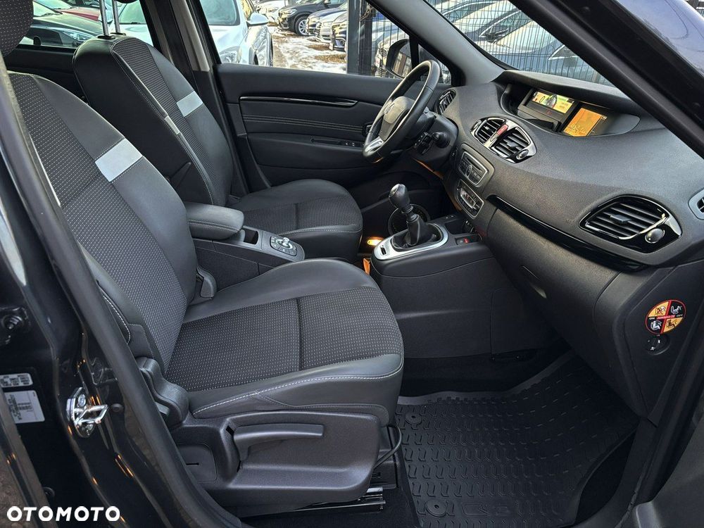 Renault Grand Scenic - 32