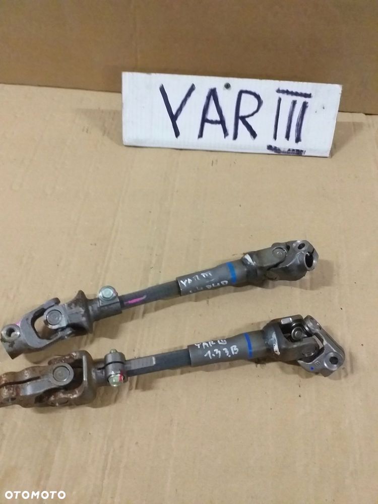 Toyota Yaris III krzyżak kolumny kierowniczej - 1
