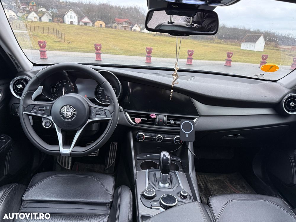 Alfa Romeo Giulia 2.2 AT8-Q4 Veloce - 11