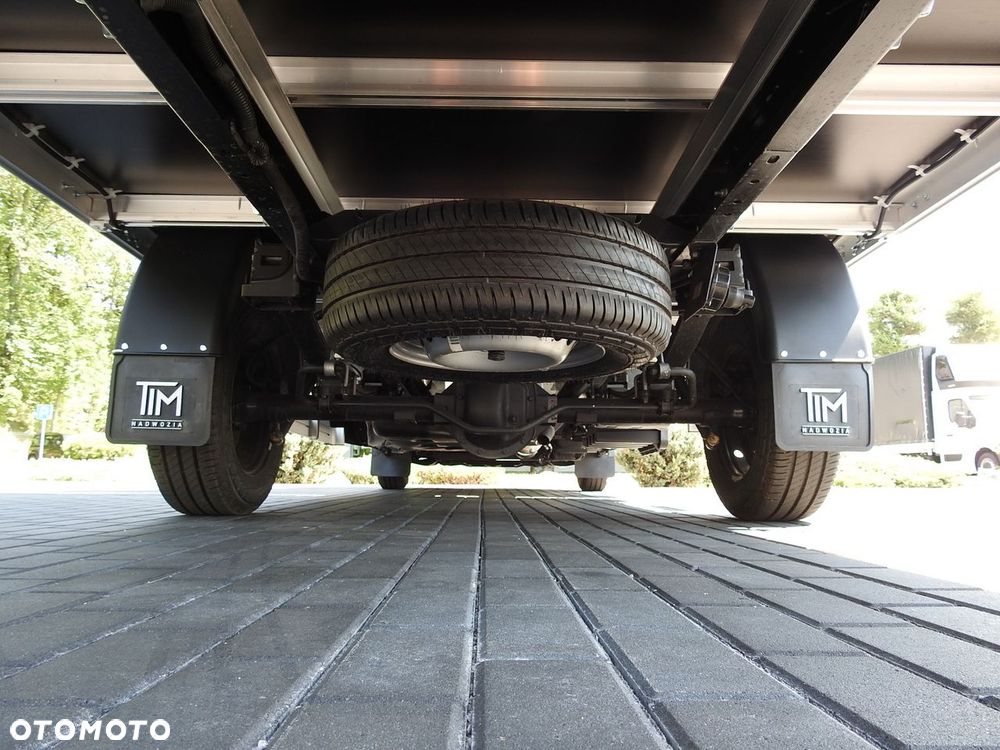 Iveco DAILY 35S18 NOWY PLANDEKA 8 PALET TEMPOMAT NAWIGACJA LEDY AUTOMAT HI-MATIC GWARANCJA PRODUCENTA  180KM - 18