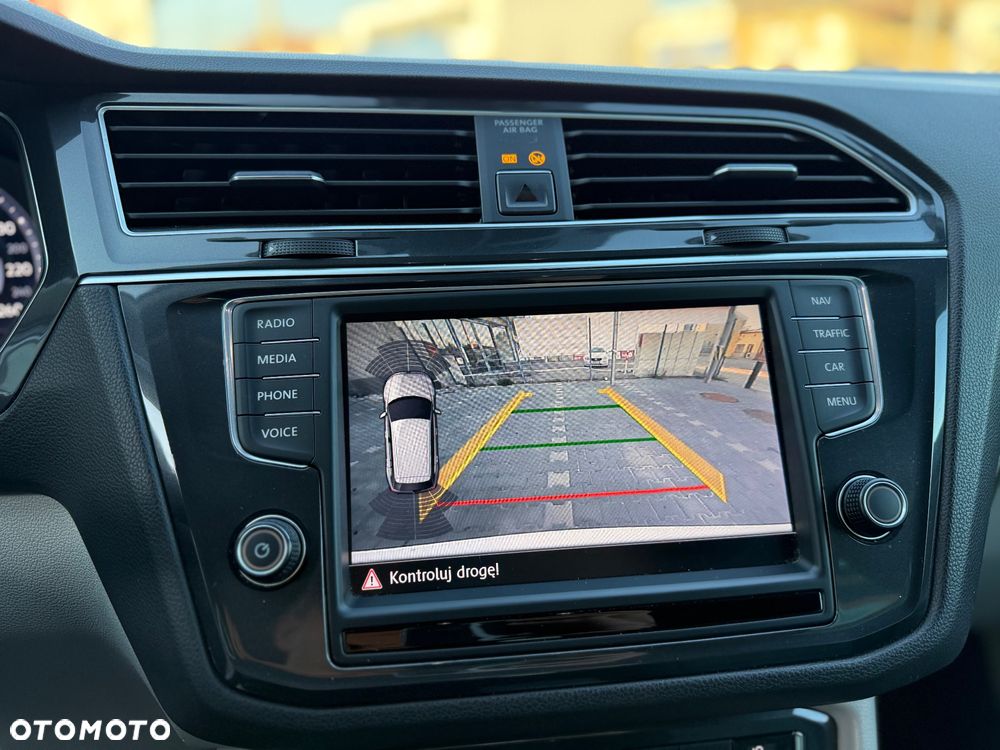Volkswagen Tiguan ver-2-0-tdi-scr-4motion-dsg-r--line - 12
