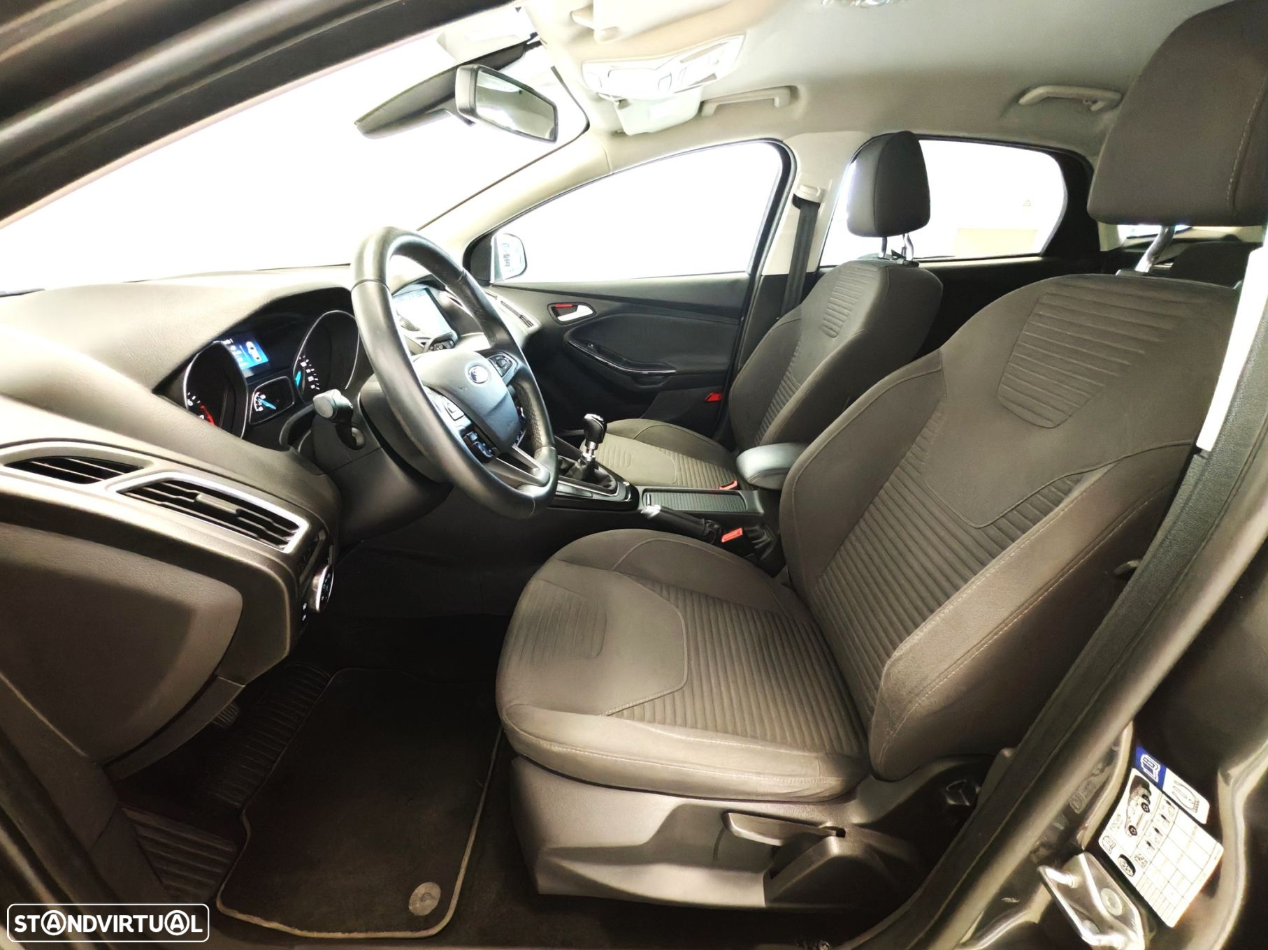 Ford Focus 1.0 SCTi Titanium - 8