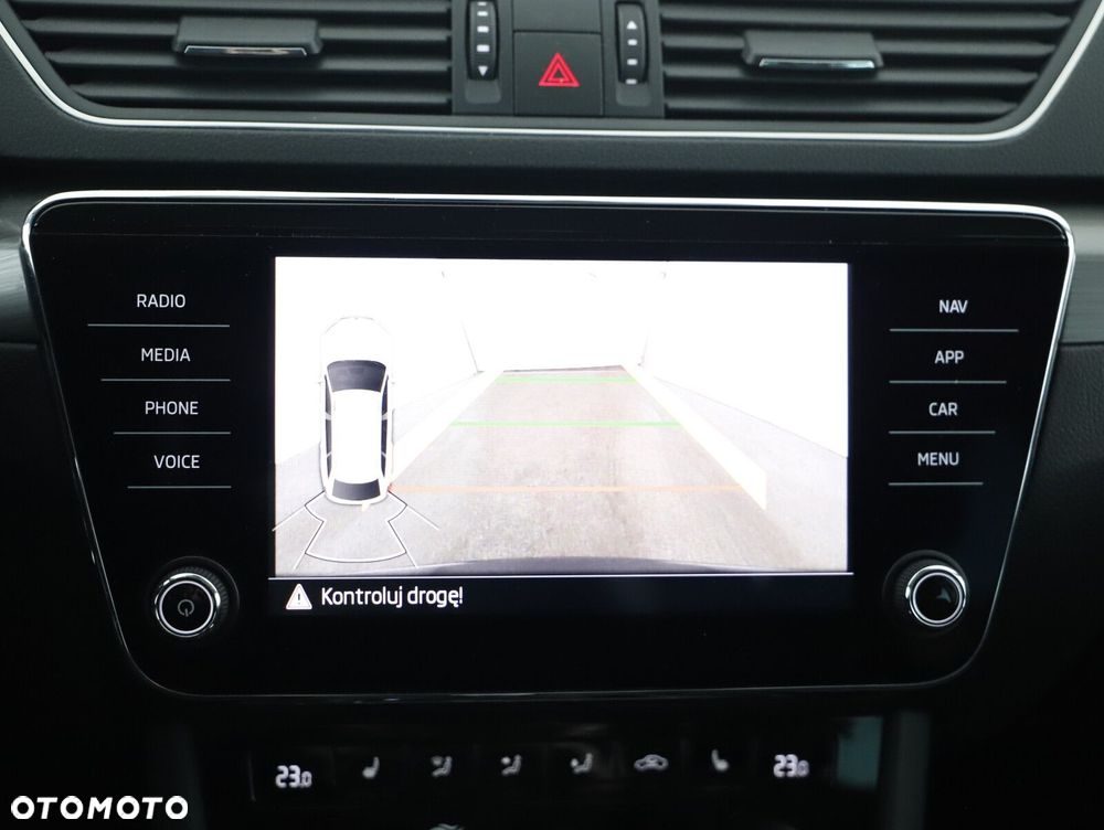 Skoda Superb 2.0 TDI SCR Style DSG - 22