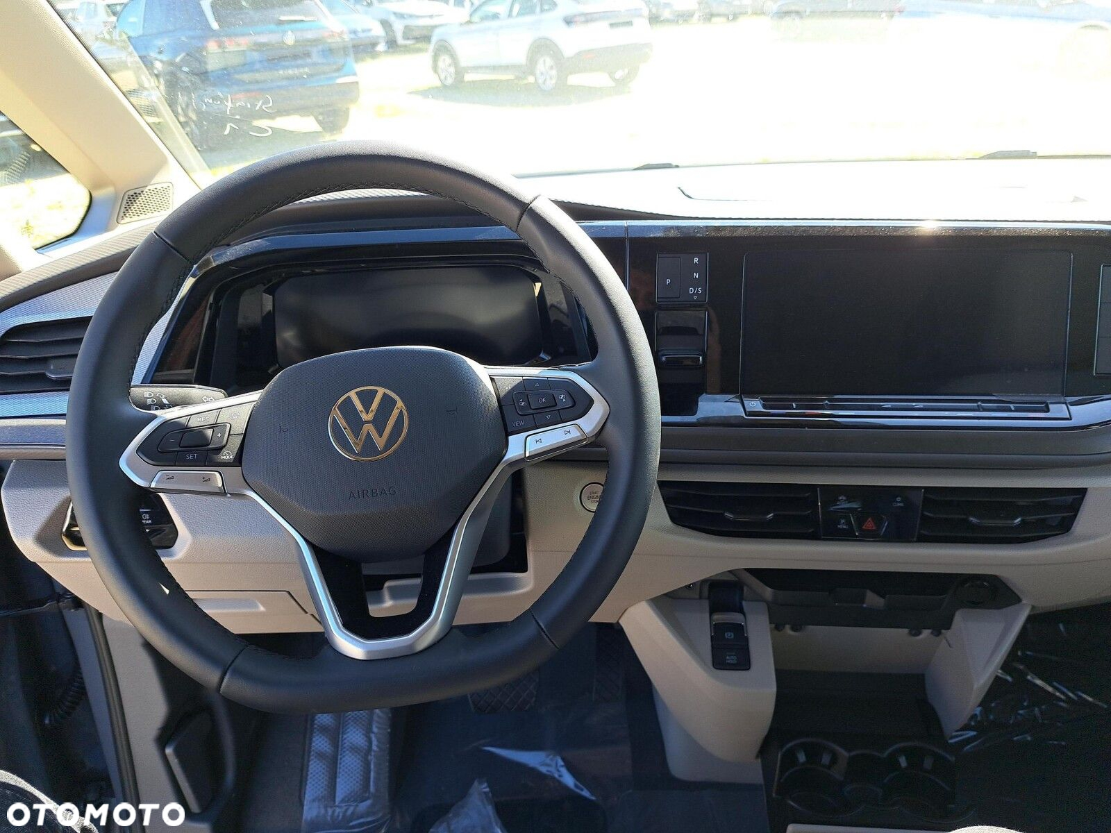 Volkswagen multivan Family L2 silnik: 2,0 l TDI SCR 150 KM / skrzynia biegów: 7-biegowa DSG rozstaw osi: 3124 mm - 13