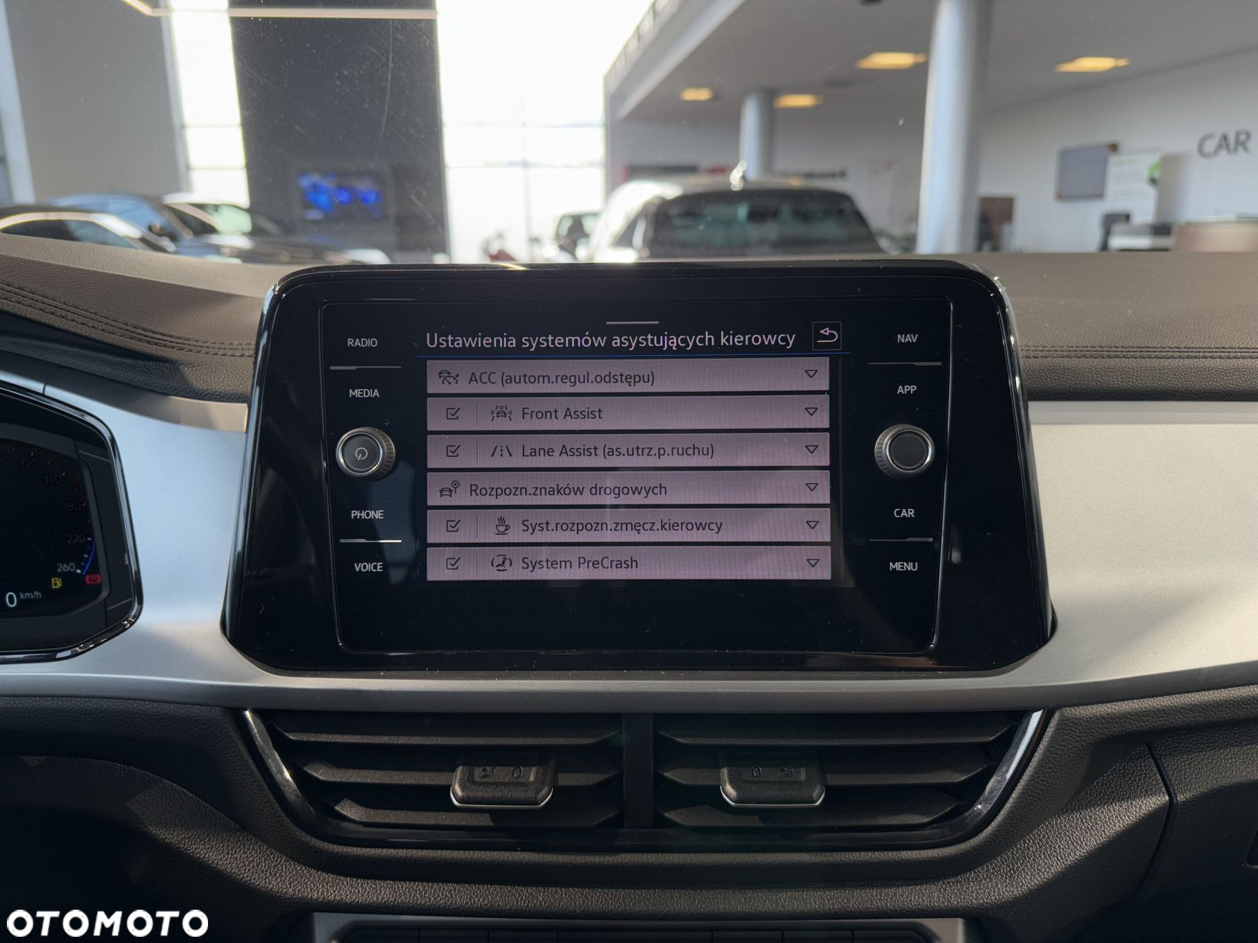 Volkswagen T-Roc - 28