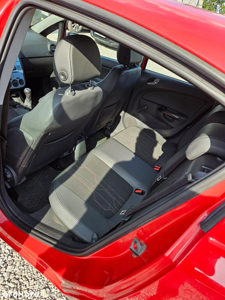 Opel Corsa 1.2 16V Essentia - 12