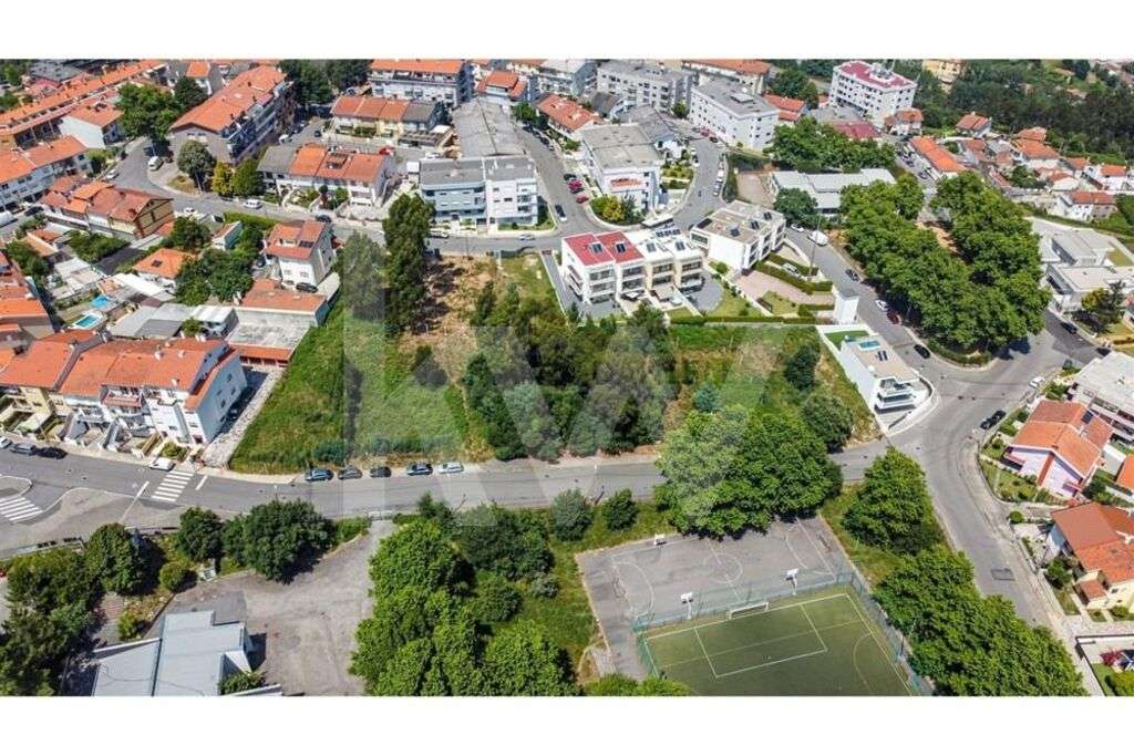 LOTE DE TERRENO PARA CONSTRUÇÃO DE MORADIA, EM ZONA NOBRE, OLIVEIRA DO - Grande imagem: 2/5