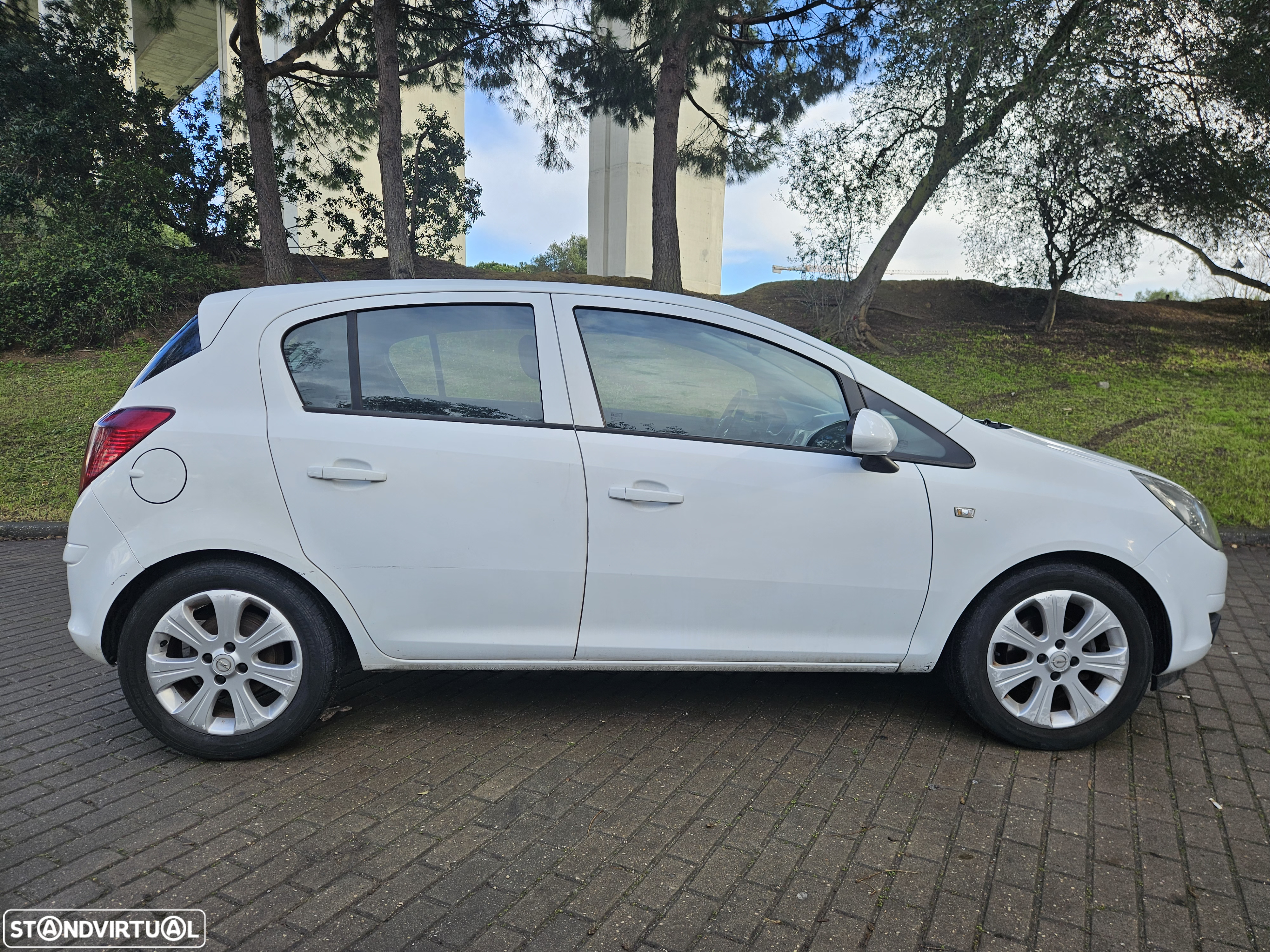 Opel Corsa 1.3 CDTi Enjoy EcoFLEX - 2