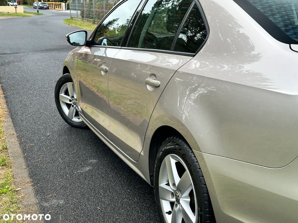 Volkswagen Jetta 1.2 TSI BlueMotion Technology Comfortline - 17