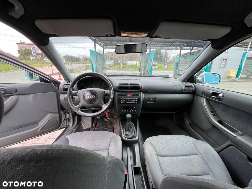 Audi A3 3-drzwiowe 1.6 Attraction - 8