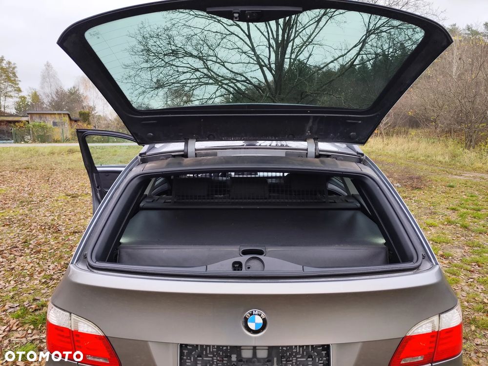 BMW Seria 5 525d xDrive - 26