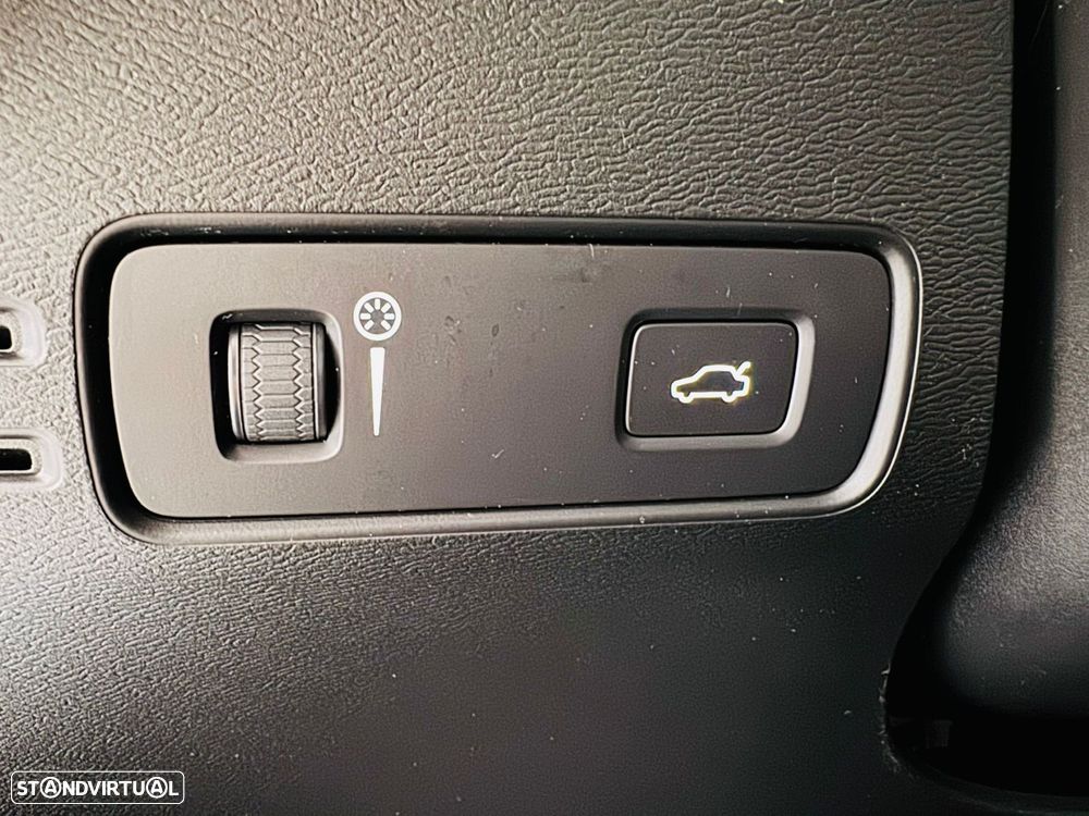 Volvo XC 40 1.5 T3 Momentum Plus - 24