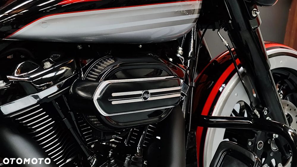 Harley-Davidson Touring Street Glide - 12