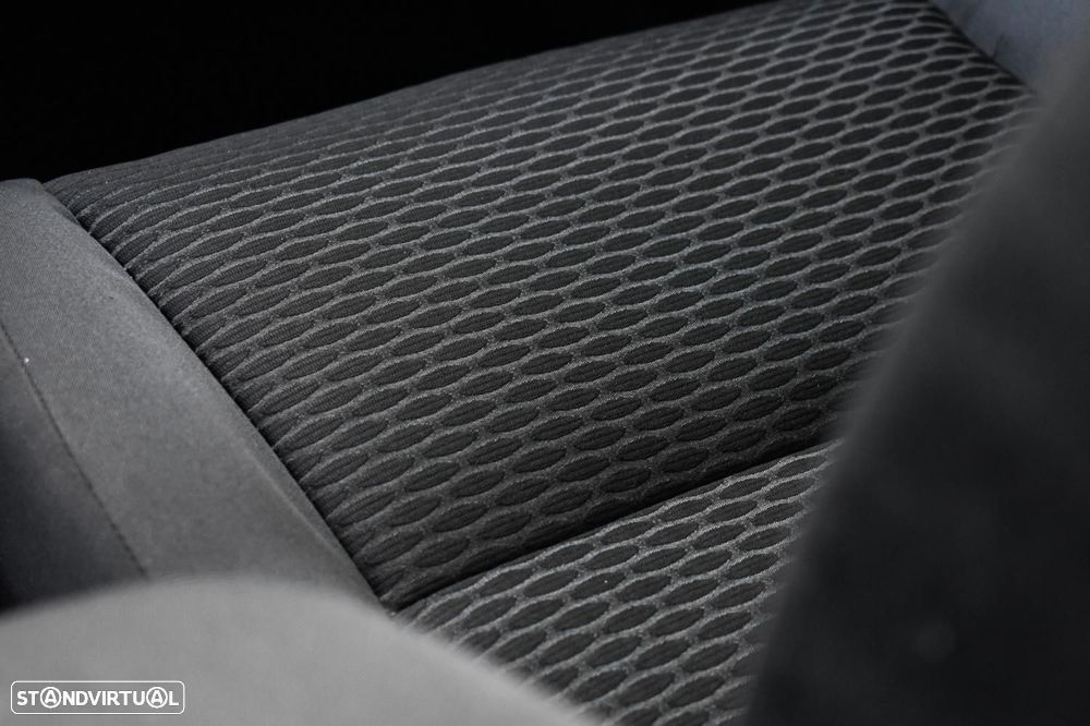 VW Jetta 1.6 TDi Highline - 18