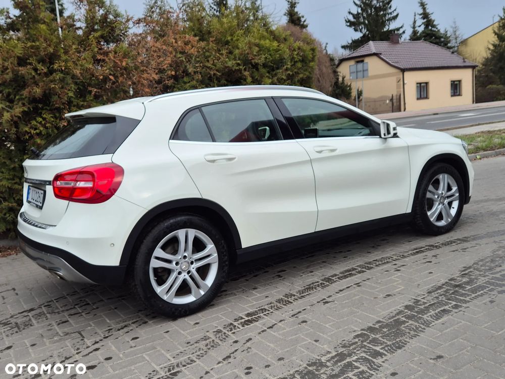 Mercedes-Benz GLA 200 Urban - 13