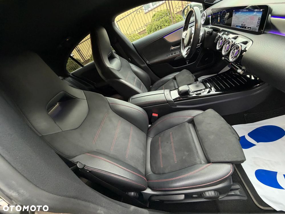 Mercedes-Benz CLA 200 4-Matic AMG Line 8G-DCT - 14