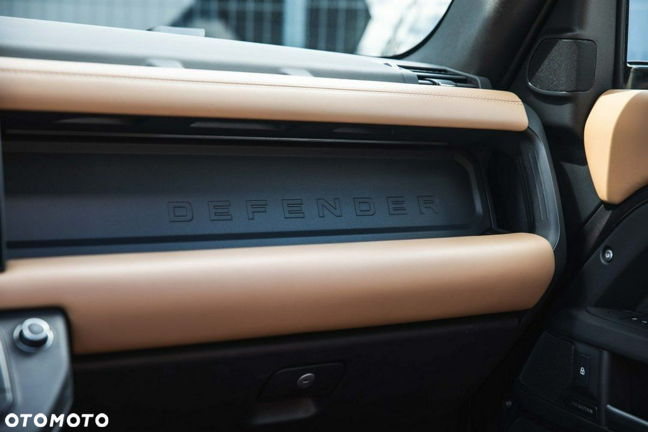 Land Rover Defender - 16