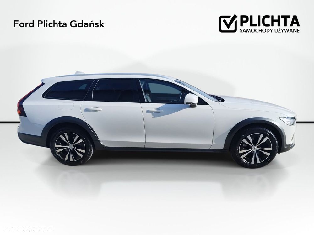 Volvo V90 Cross Country - 4