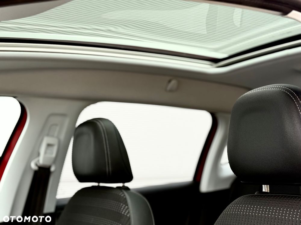 Peugeot 2008 1.6 BlueHDi Allure S&S - 28