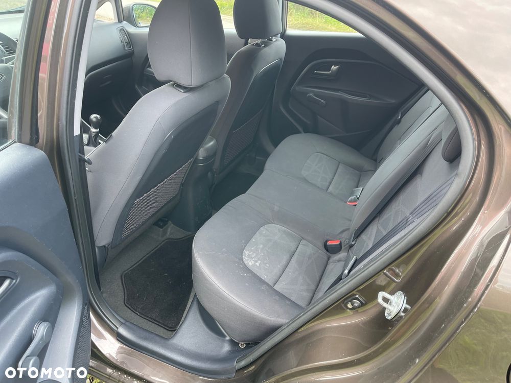 Kia Rio 1.2 Attract - 10