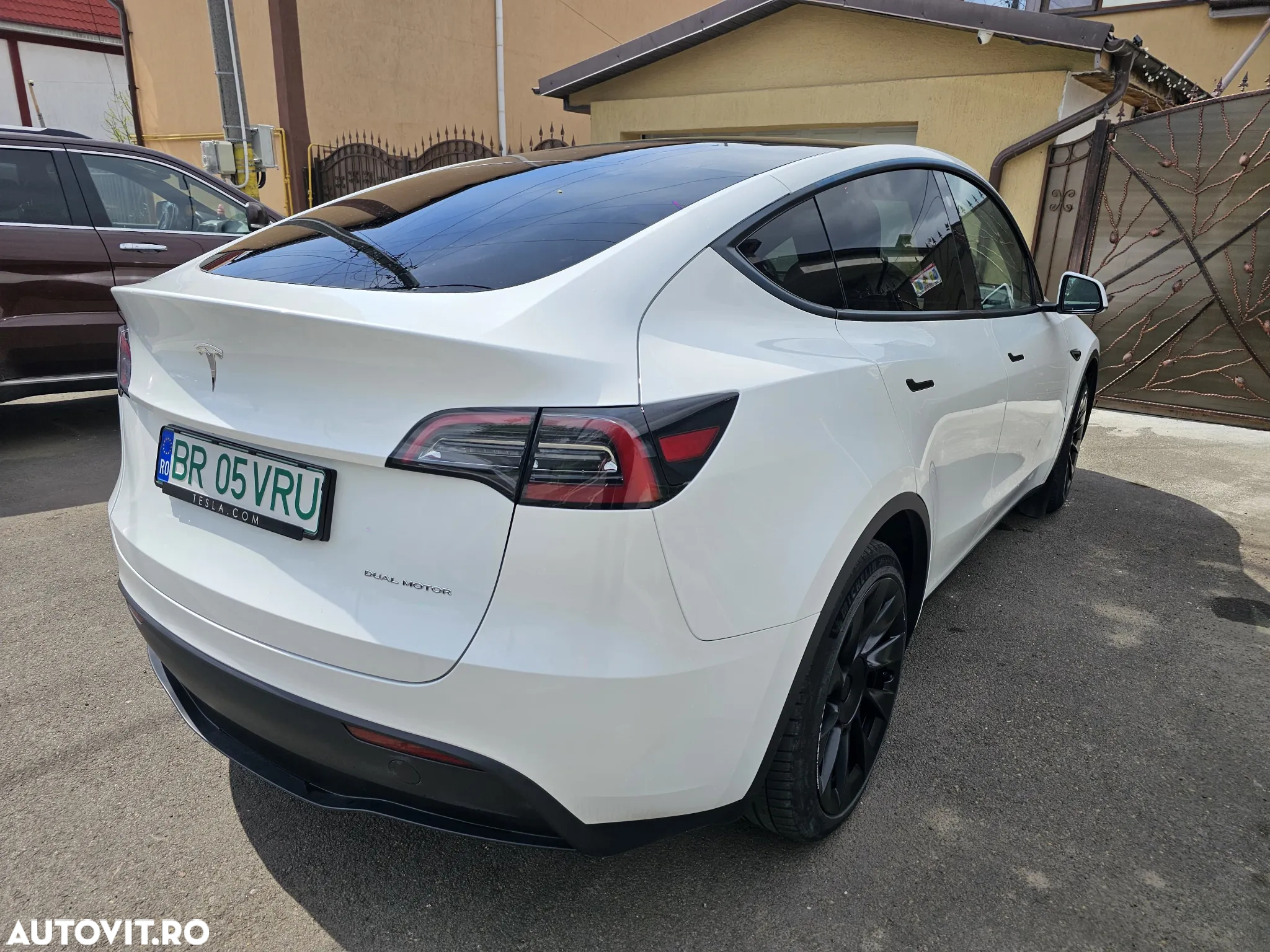 Tesla Model Y Long Range Dual Motor AWD - 23