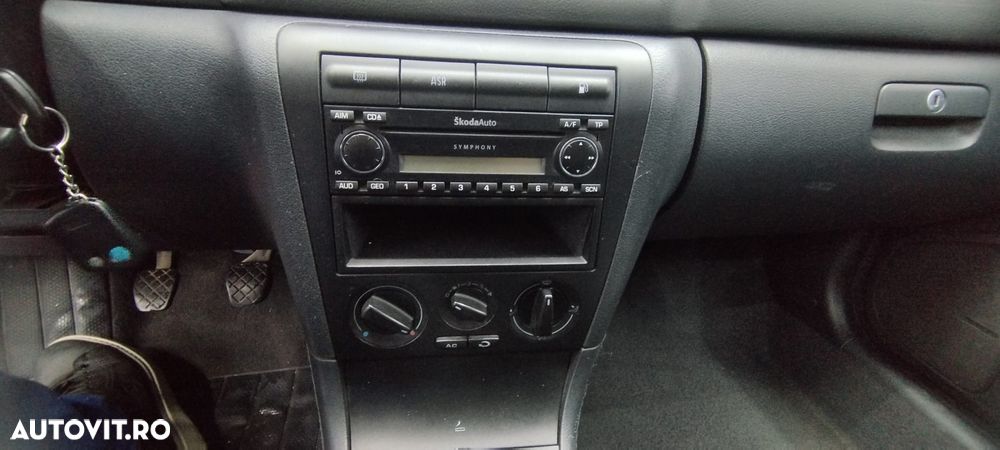 Skoda Octavia Combi 1.6 Elegance - 9