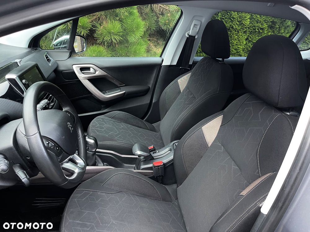 Peugeot 2008 1.2 Pure Tech Style - 12
